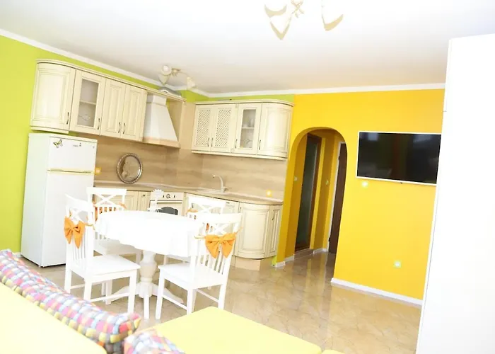 Flora Deluxe Апартамент Бургас